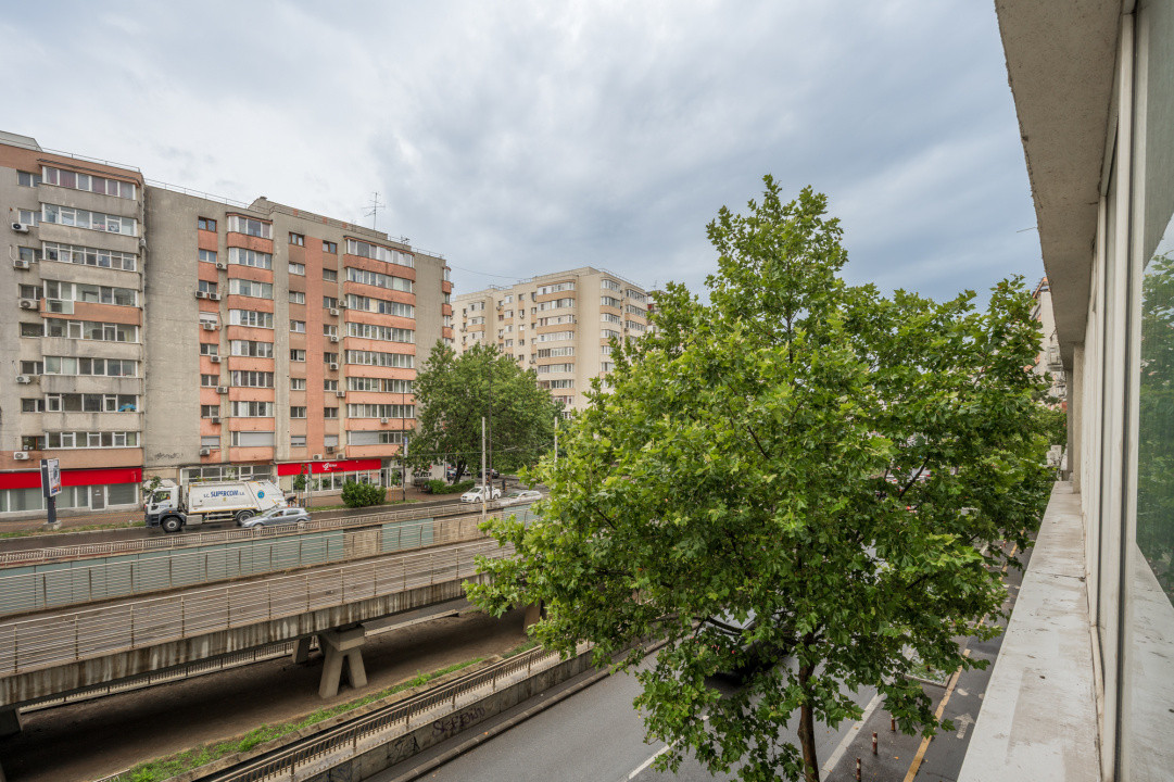 Metroul la doi pași. 2 camere și un balcon de 10 mp, fix la Obor