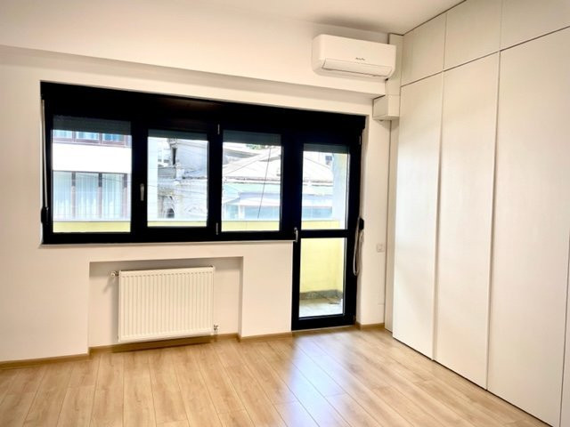 Inchiriere spatiu birou 4 camere Piata Romana