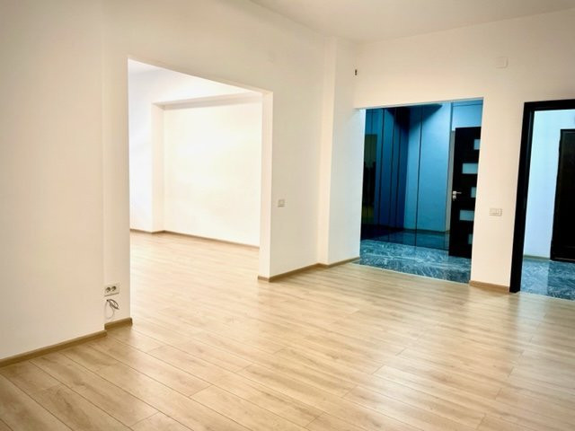 Inchiriere spatiu birou 4 camere Piata Romana
