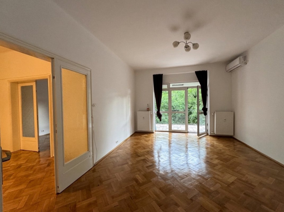 Apartament fermecator cu vedere in parcul Cismigiu