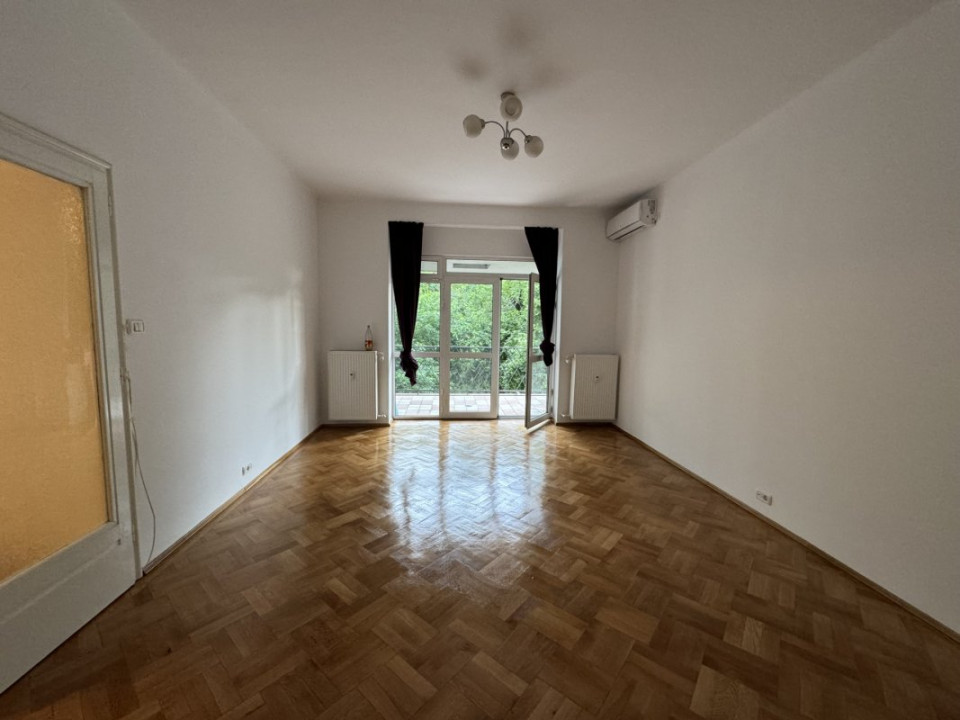 Apartament fermecator cu vedere in parcul Cismigiu