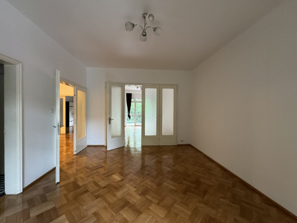 Apartament fermecator cu vedere in parcul Cismigiu