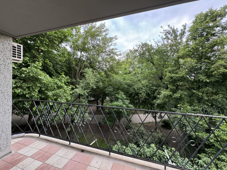 Apartament fermecator cu vedere in parcul Cismigiu