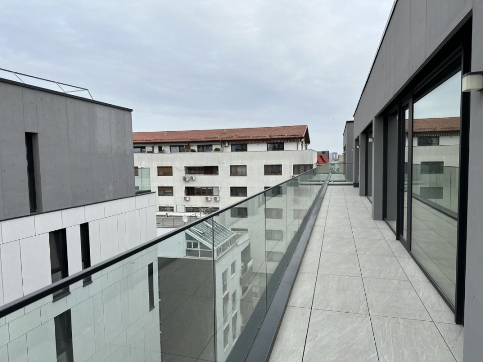Penthouse de închiriat în WIN Herăstrău | 5 cam | Terasă panoramică | 2 locuri 