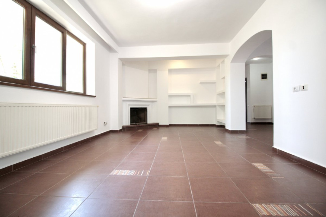 PRELUNGIREA GHENCEA-LIDL, APARTAMENT IN VILA 2010, CURTE 300 MP SI PARCARE!