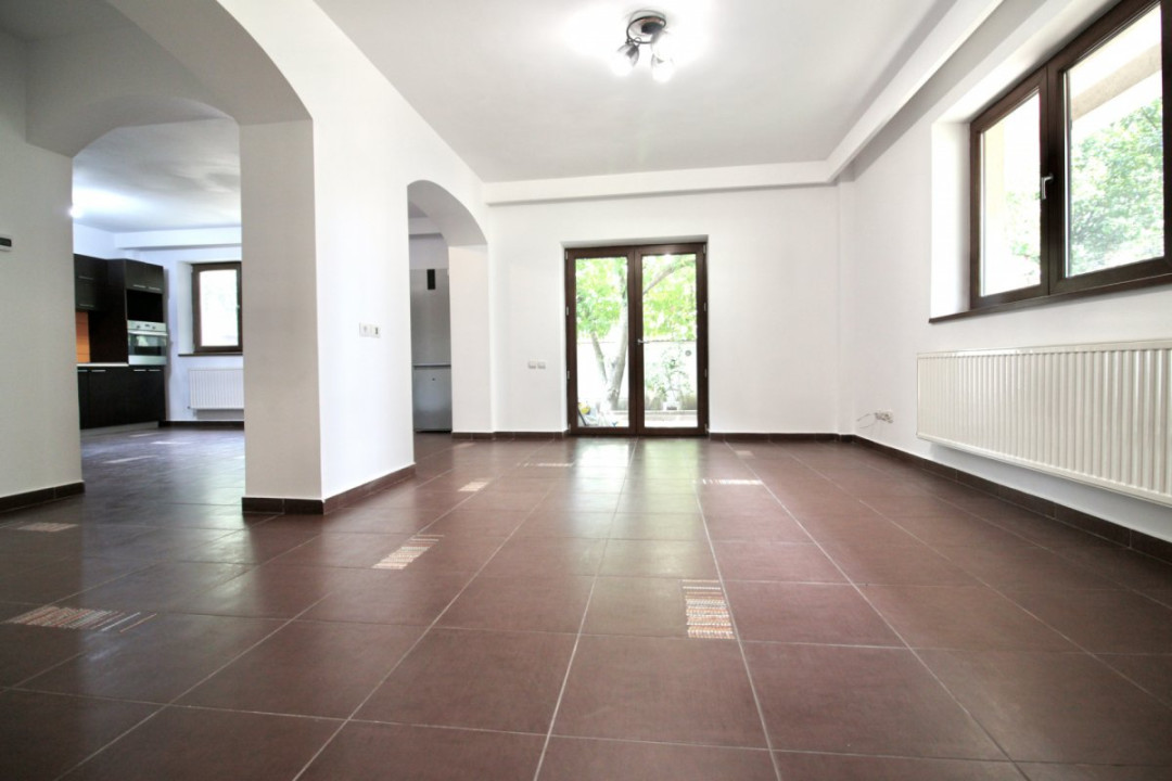 PRELUNGIREA GHENCEA-LIDL, APARTAMENT IN VILA 2010, CURTE 300 MP SI PARCARE!