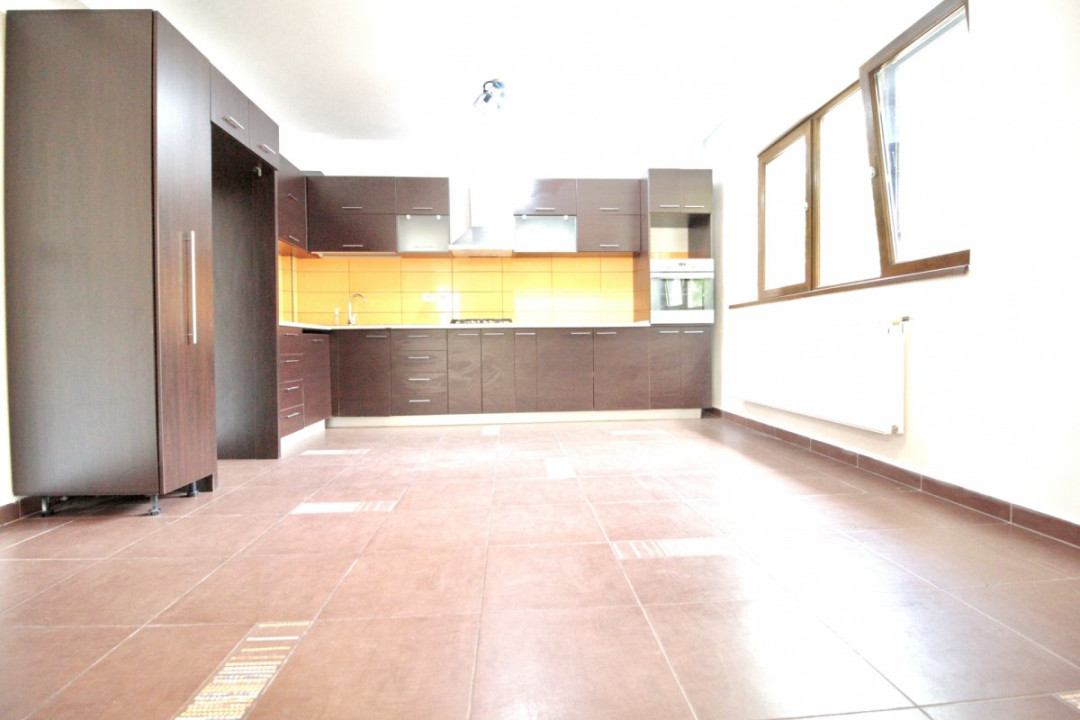 PRELUNGIREA GHENCEA-LIDL, APARTAMENT IN VILA 2010, CURTE 300 MP SI PARCARE!