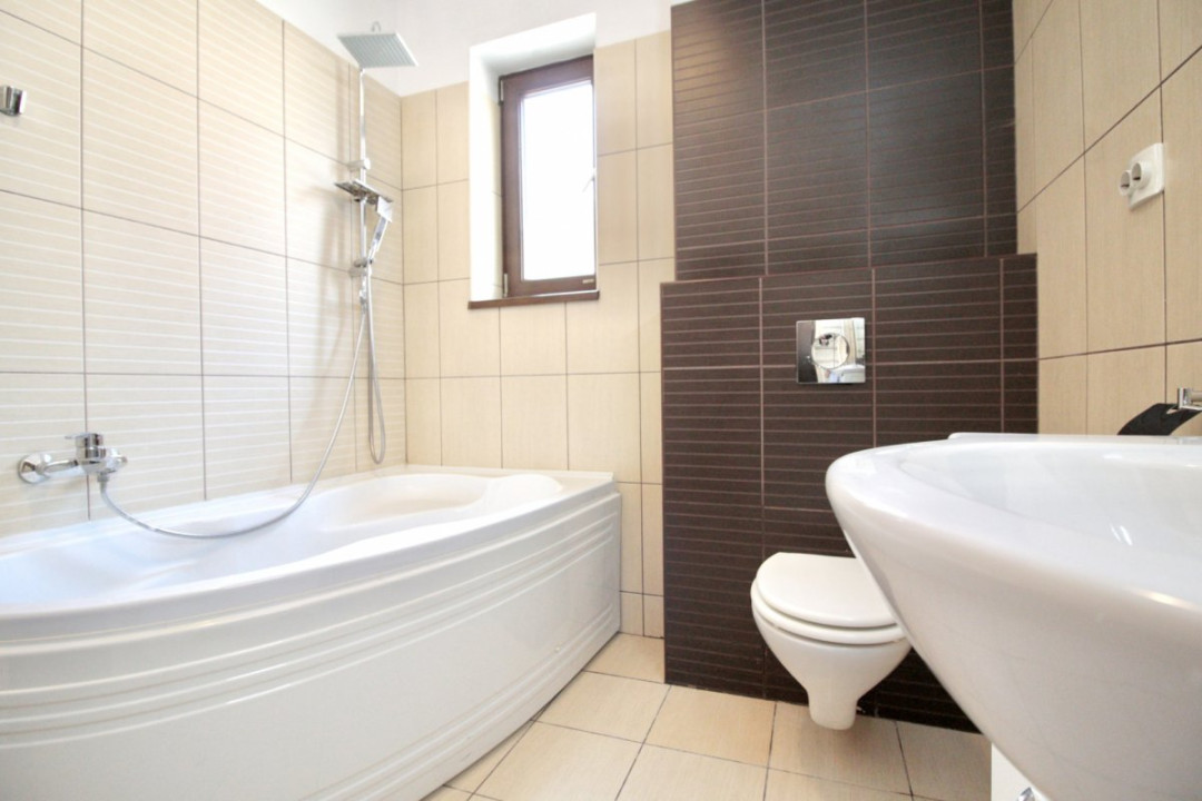 PRELUNGIREA GHENCEA-LIDL, APARTAMENT IN VILA 2010, CURTE 300 MP SI PARCARE!