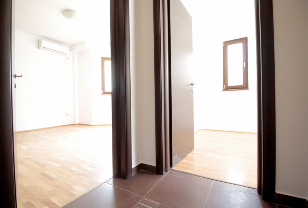 PRELUNGIREA GHENCEA-LIDL, APARTAMENT IN VILA 2010, CURTE 300 MP SI PARCARE!