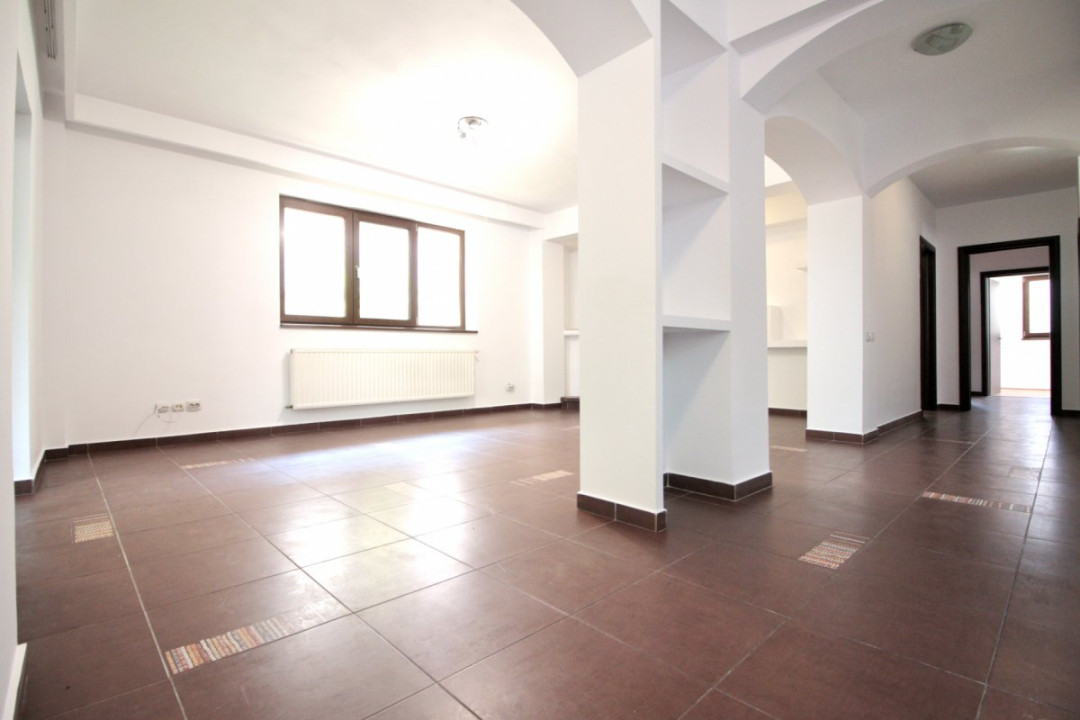 PRELUNGIREA GHENCEA-LIDL, APARTAMENT IN VILA 2010, CURTE 300 MP SI PARCARE!