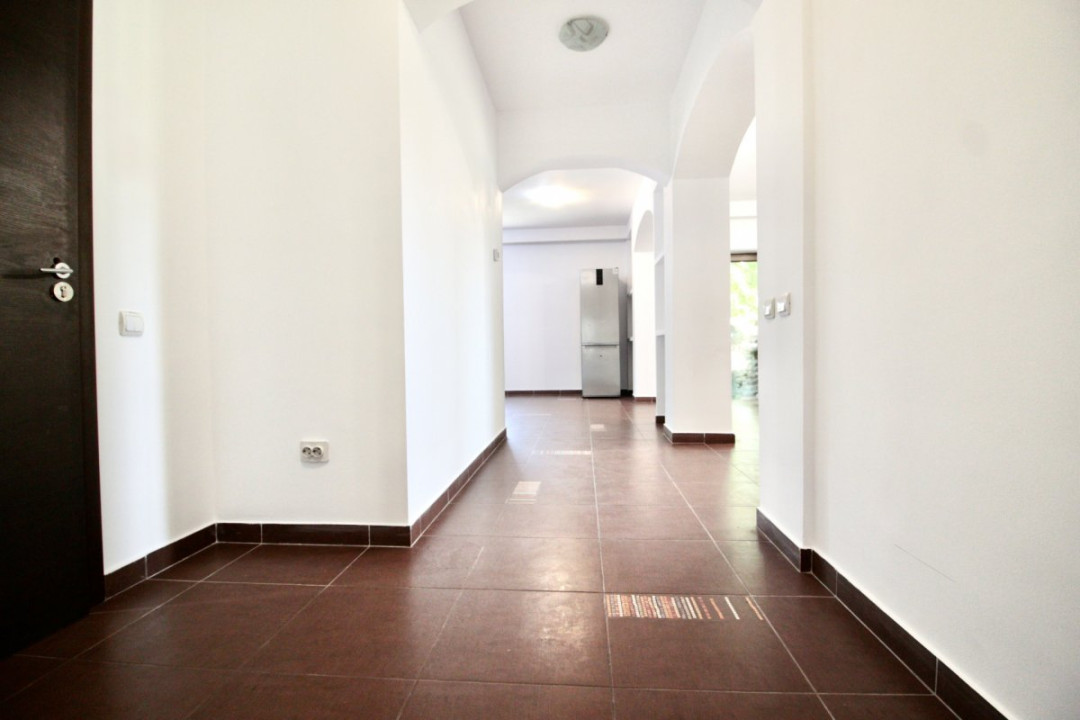 PRELUNGIREA GHENCEA-LIDL, APARTAMENT IN VILA 2010, CURTE 300 MP SI PARCARE!