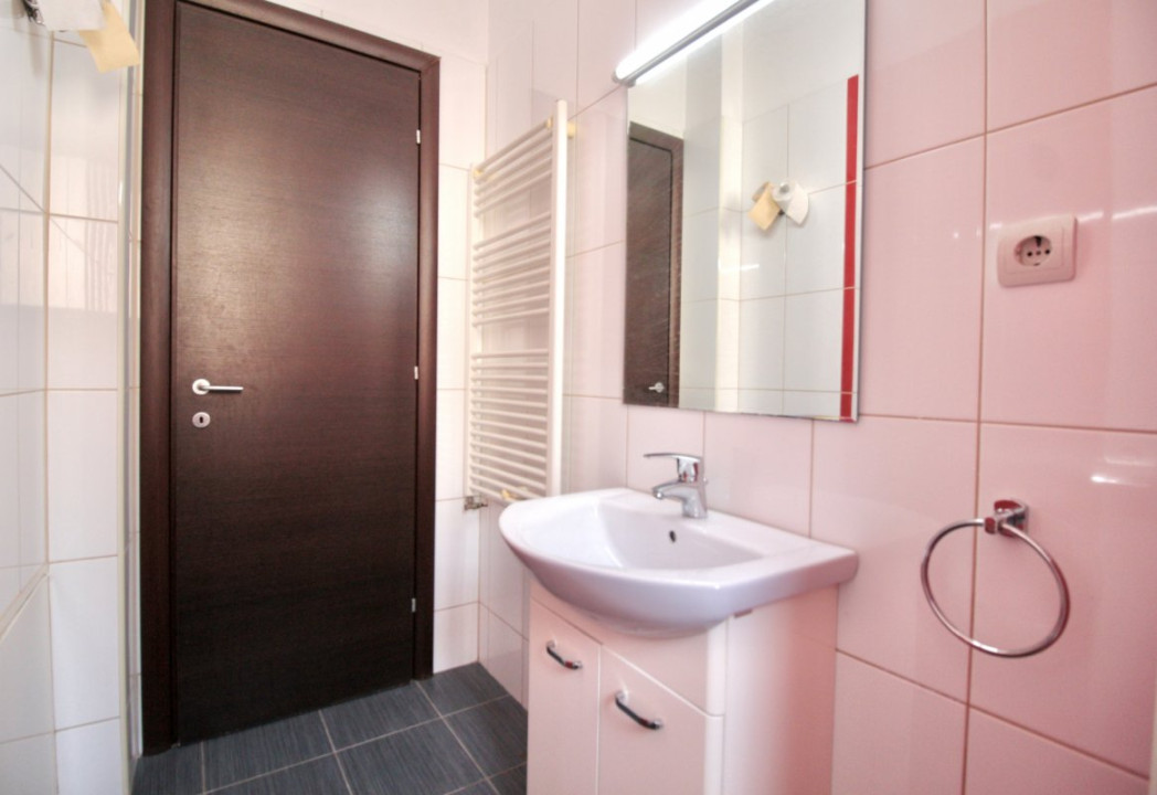 PRELUNGIREA GHENCEA-LIDL, APARTAMENT IN VILA 2010, CURTE 300 MP SI PARCARE!