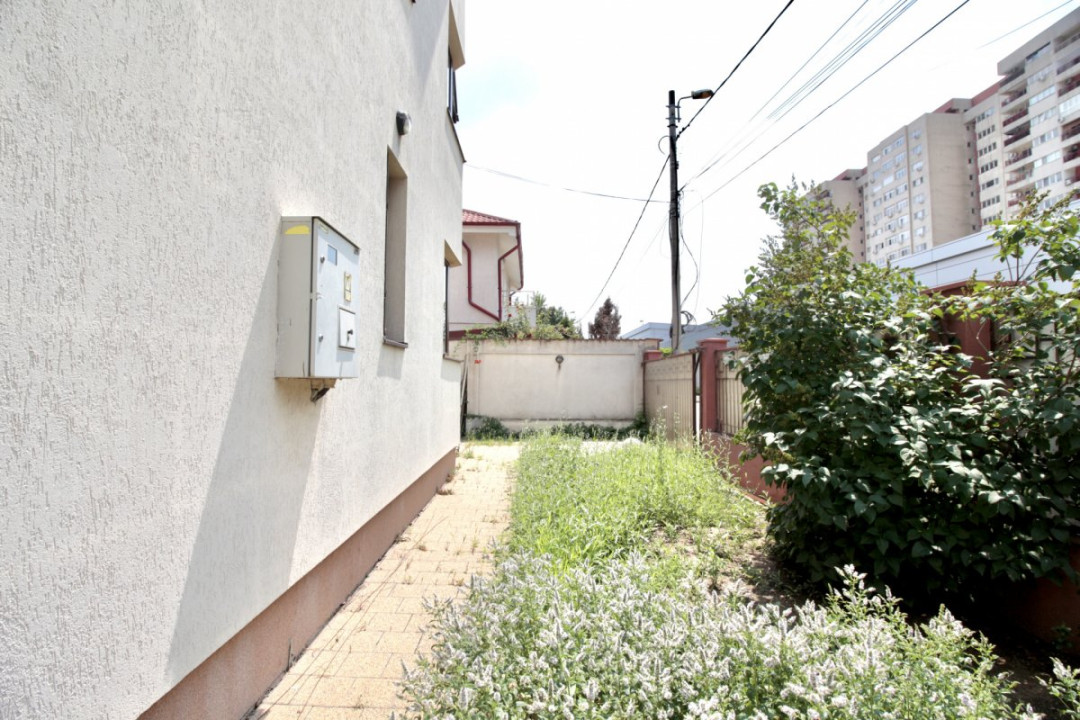 PRELUNGIREA GHENCEA-LIDL, APARTAMENT IN VILA 2010, CURTE 300 MP SI PARCARE!