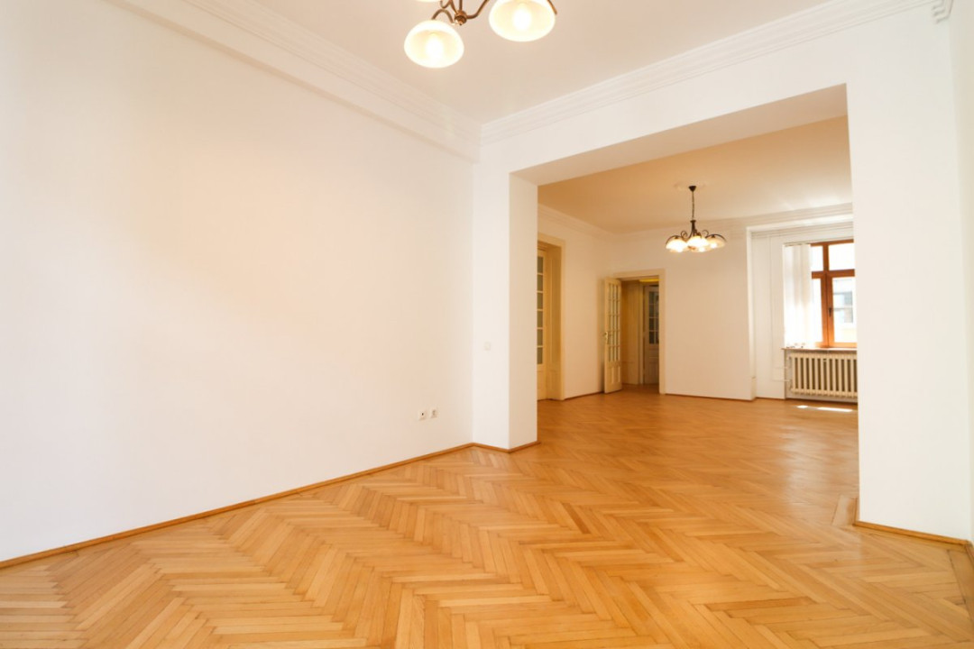 Apartament de închiriat în Piața Victoriei | 115 mp | centrală proprie