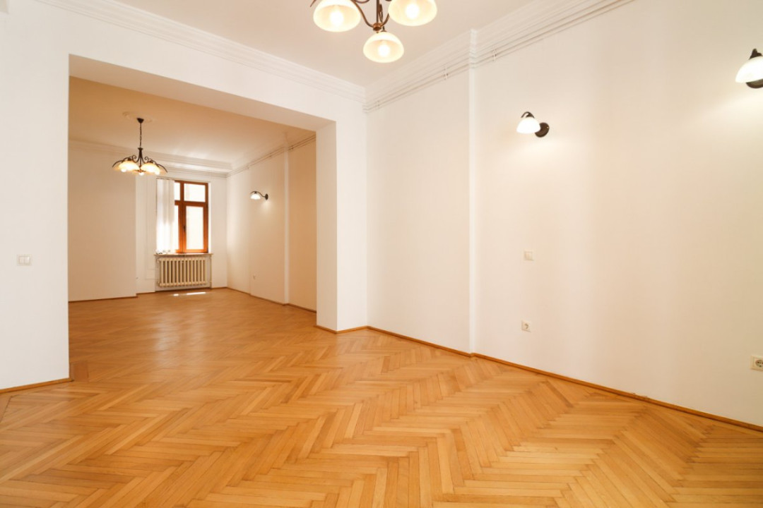Apartament de închiriat în Piața Victoriei | 115 mp | centrală proprie