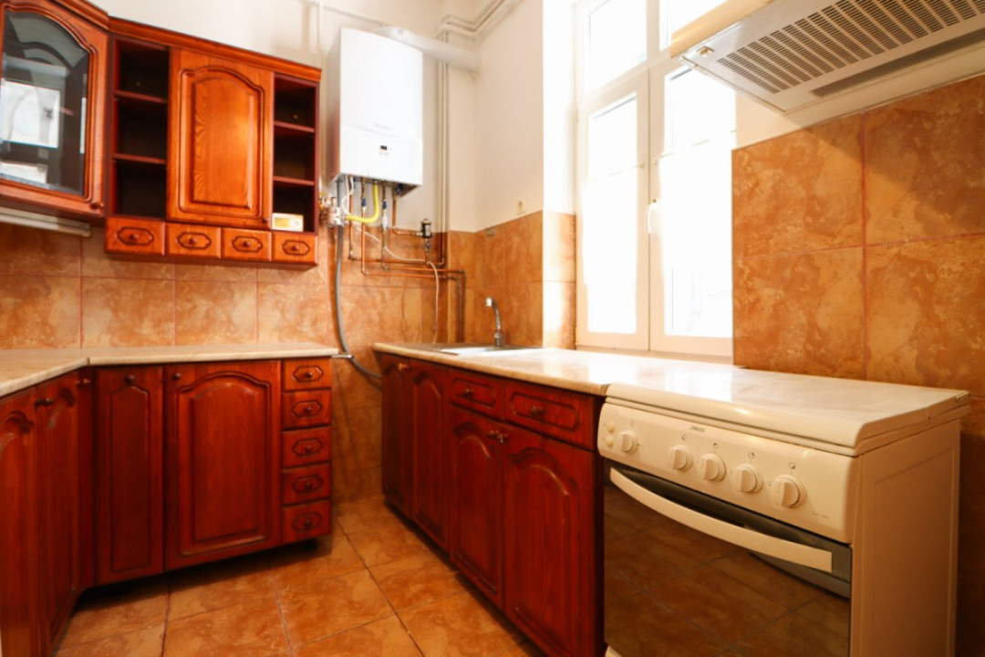 Apartament de închiriat în Piața Victoriei | 115 mp | centrală proprie