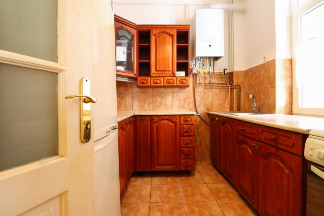 Apartament de închiriat în Piața Victoriei | 115 mp | centrală proprie