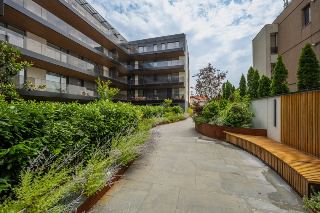 Walk to Cambridge School. Work from the Residents' Lounge. Relax by the Pool.