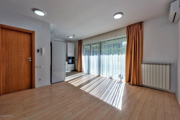 Garsoniera cu curte individuala in Poseidon Residence