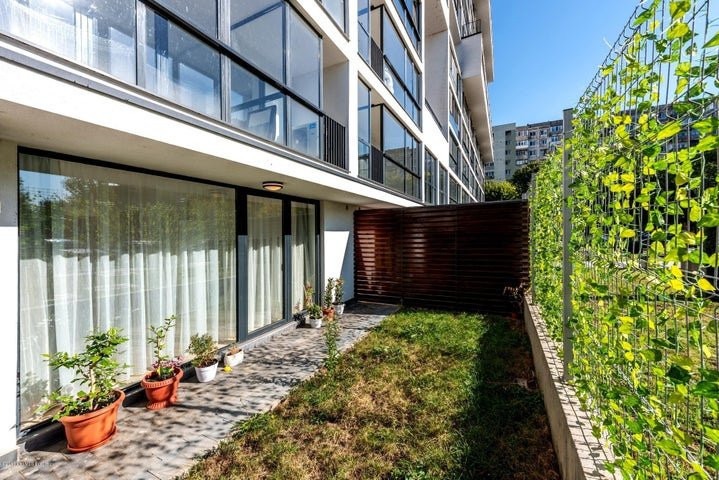 Garsoniera cu curte individuala in Poseidon Residence