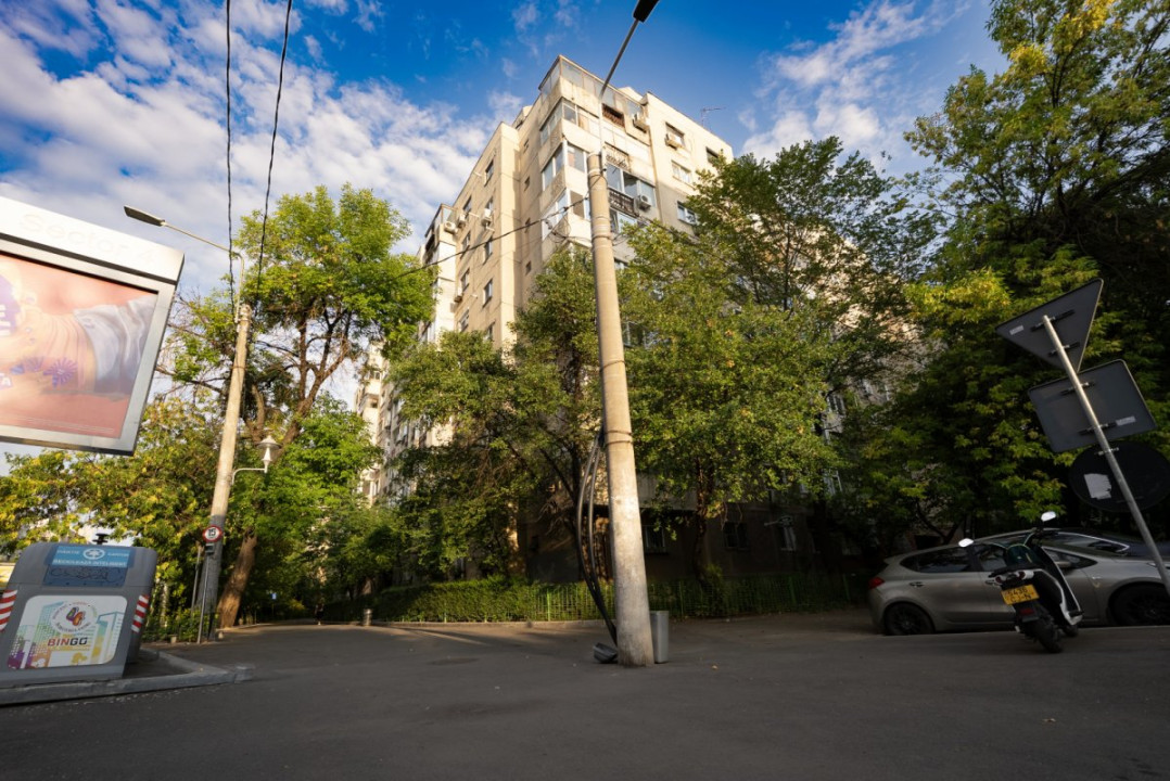 TINERETULUI - METROU, 4 CAMERE 86 MP, PANORAMA!  