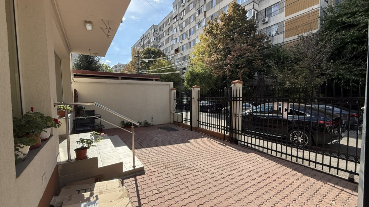 Spatiu comercial pretabil cafenea langa DGSAPC sector 6