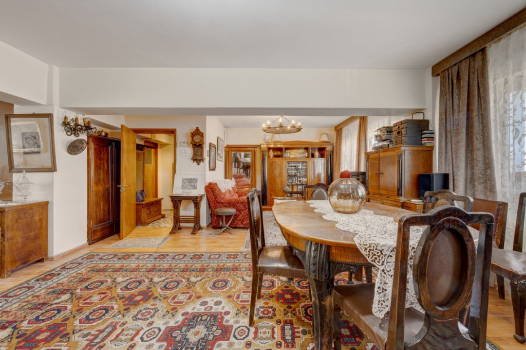 Apartament de 4 camere cu 3 băi, 137mp, centrală proprie, bloc 1983!