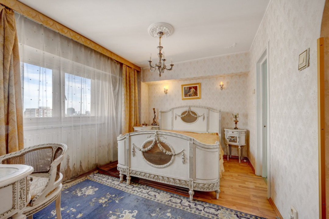 Apartament de 4 camere cu 3 băi, 137mp, centrală proprie, bloc 1983!