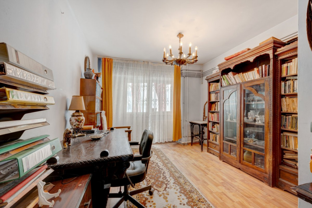 Apartament de 4 camere cu 3 băi, 137mp, centrală proprie, bloc 1983!