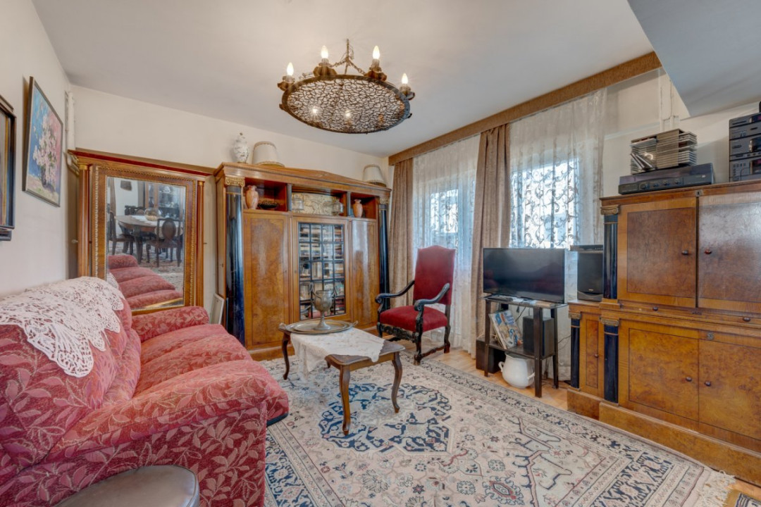 Apartament de 4 camere cu 3 băi, 137mp, centrală proprie, bloc 1983!