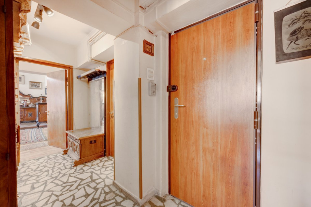 Apartament de 4 camere cu 3 băi, 137mp, centrală proprie, bloc 1983!