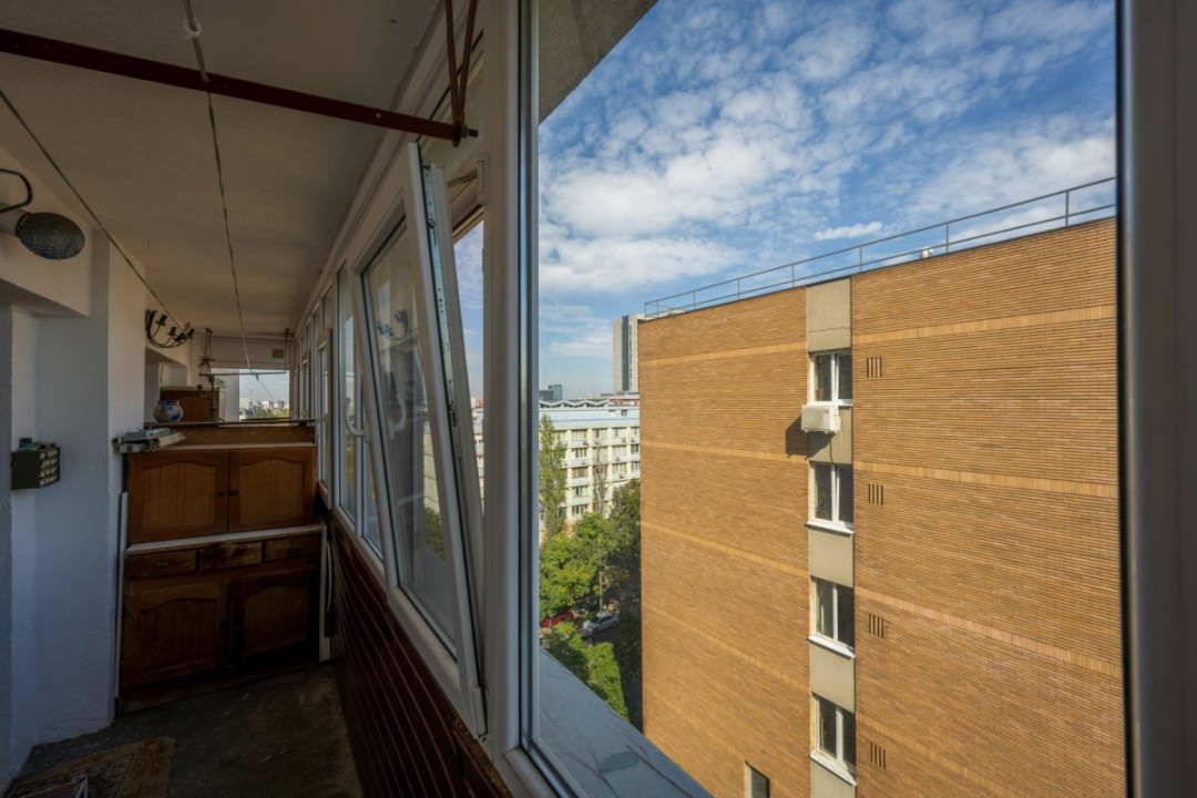 Apartament de 4 camere cu 3 băi, 137mp, centrală proprie, bloc 1983!