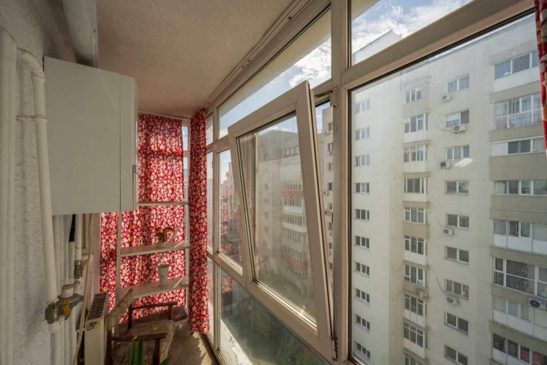 Apartament de 4 camere cu 3 băi, 137mp, centrală proprie, bloc 1983!