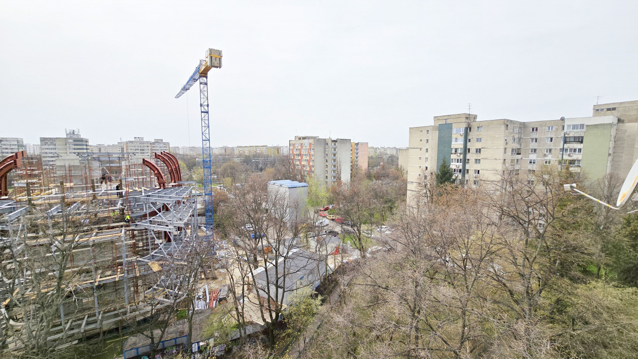 Muta-te la 3 camere, Favorit, langa metrou!