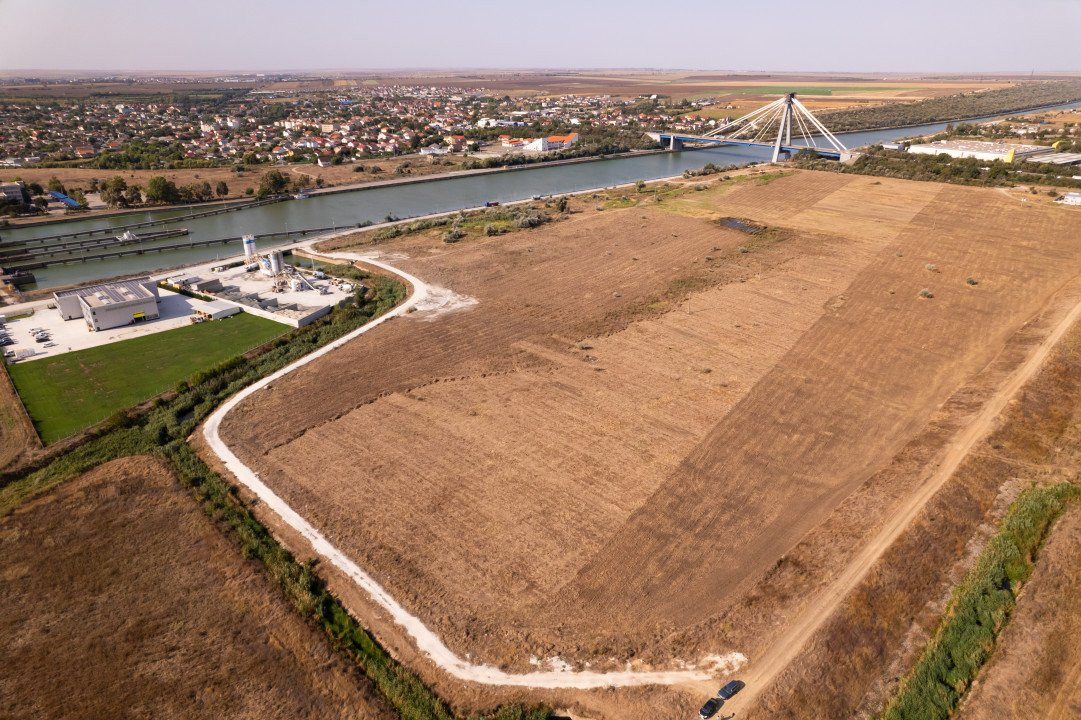 Teren intravilan cu acces rapid la autostrada A4 și la Portul Agigea.