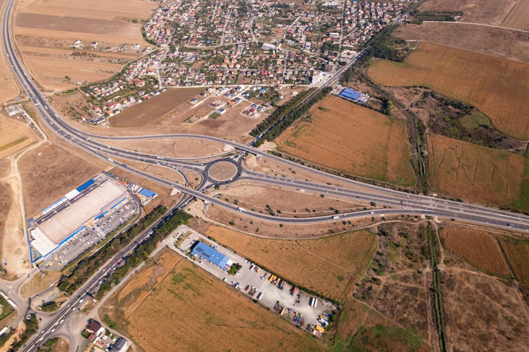 Teren intravilan cu acces rapid la autostrada A4 și la Portul Agigea.