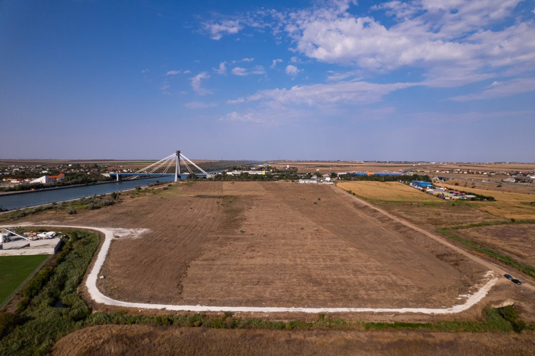 Teren intravilan cu acces rapid la autostrada A4 și la Portul Agigea.