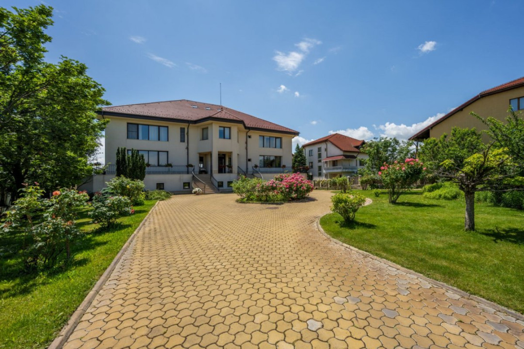 Vila spectaculoasa, 1357 mp, teren 3718 mp, gradina, piscina, teren tenis, garaj