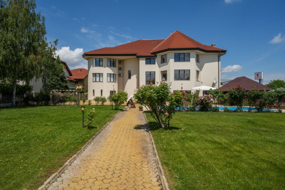 Vila spectaculoasa, 1357 mp, teren 3718 mp, gradina, piscina, teren tenis, garaj