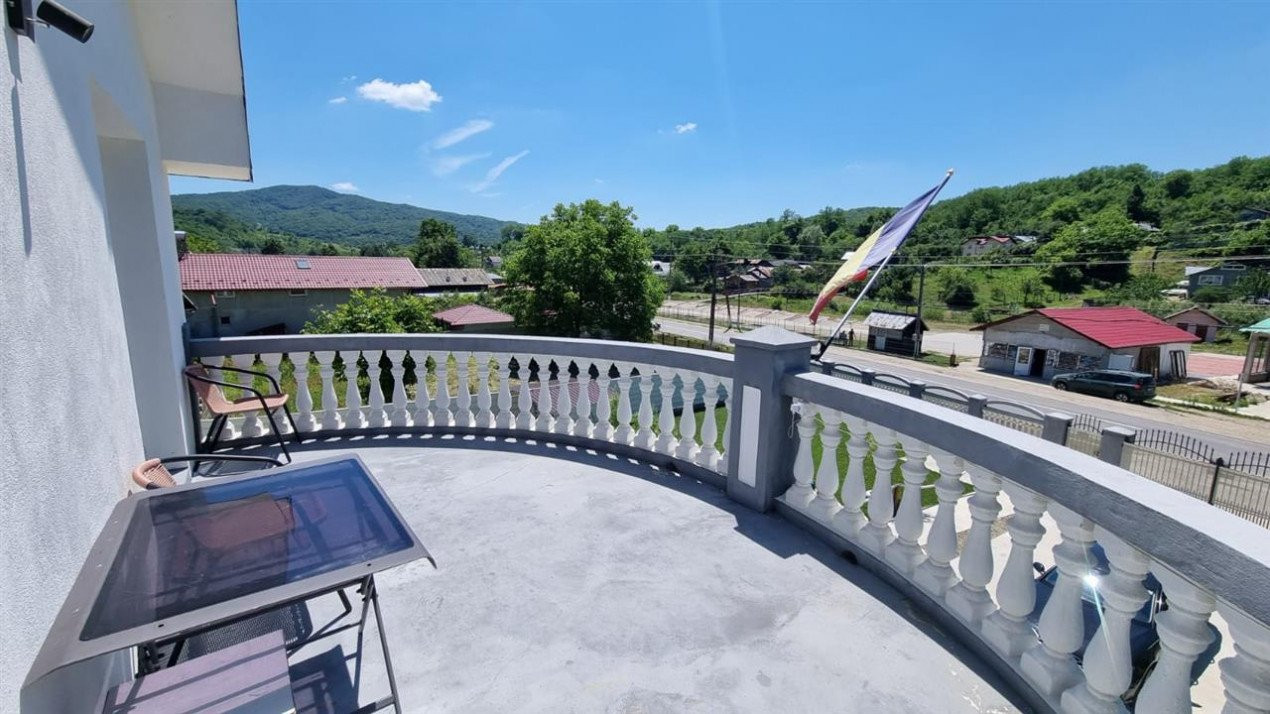  VANZARE CASA -VILA  6 CAMERE TEREN 1900 MP SOIMARI PRAHOVA