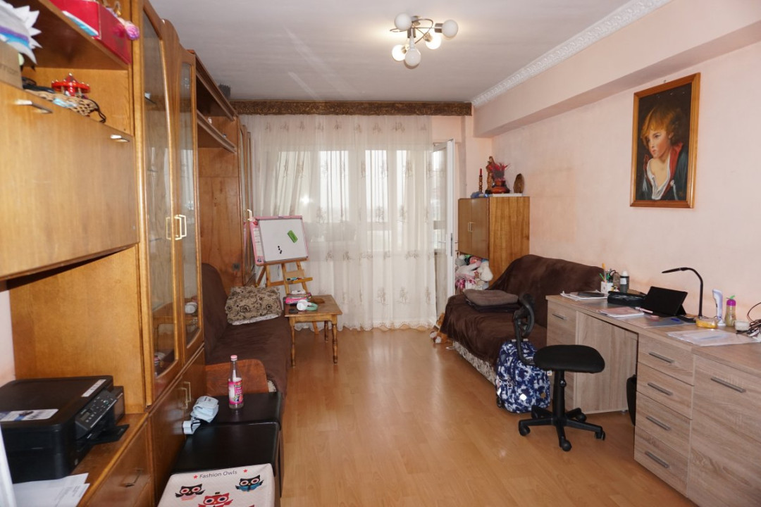 Apartament cu 4 camere in Rovine-Parculet