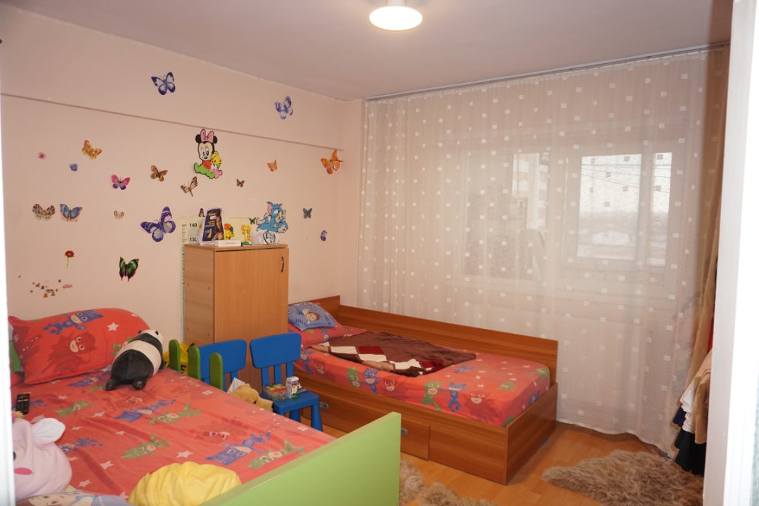 Apartament cu 4 camere in Rovine-Parculet