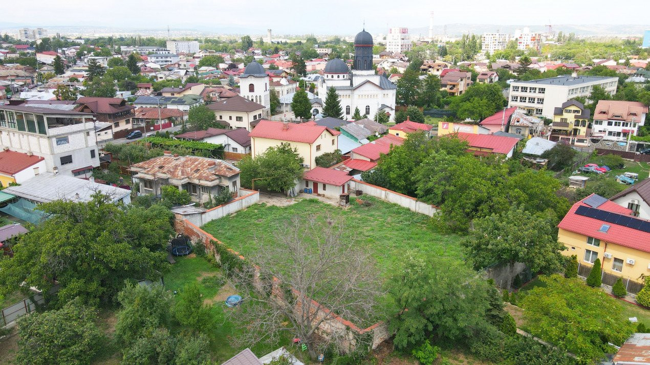 Ploiesti, zona centrala. Se vinde vila impunatoare cu gradina